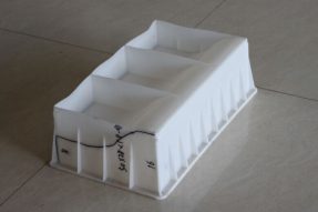 使用混凝土路側(cè)石塑料模具澆筑路側(cè)石過程中能否確定水泥混凝土配比？